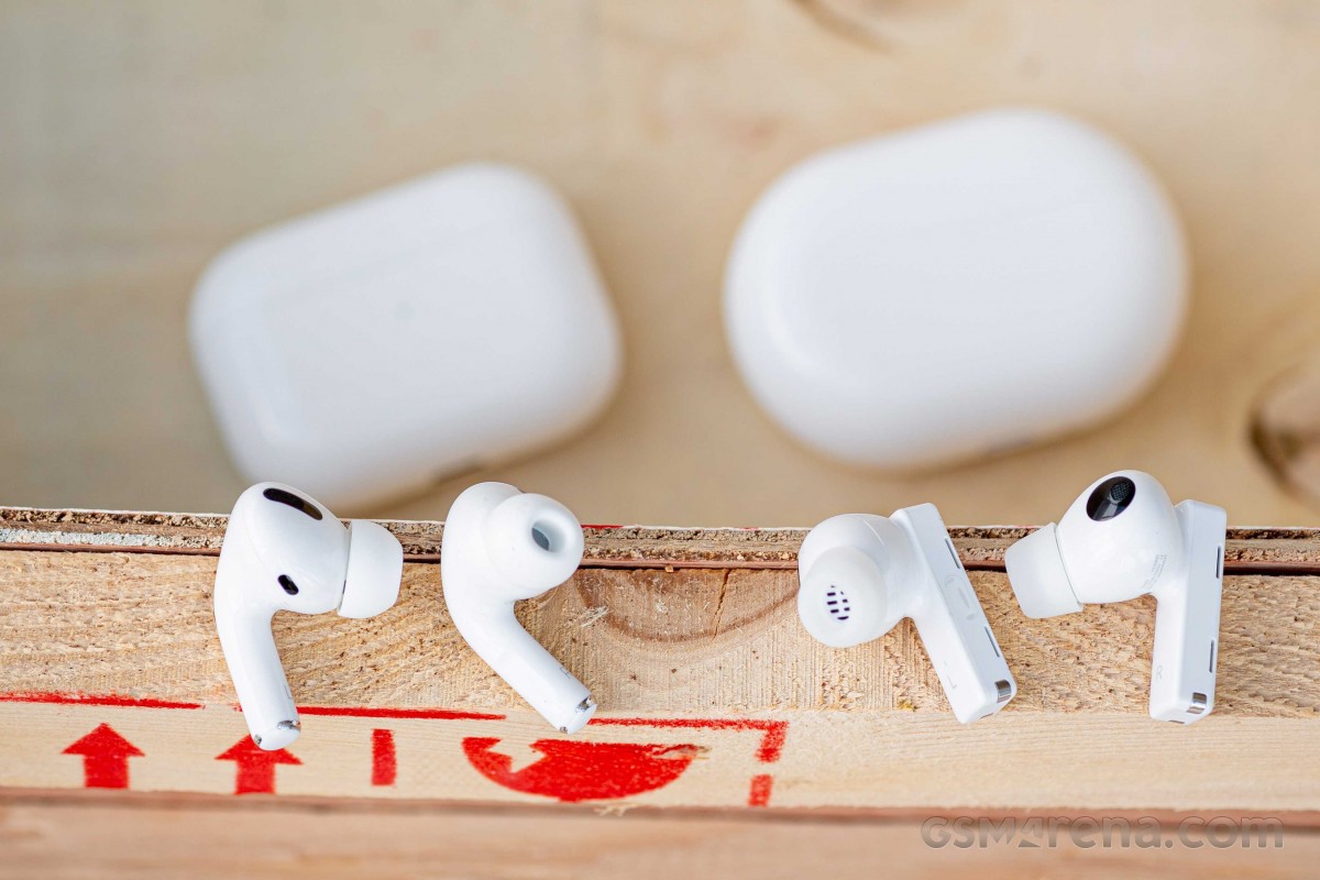 Apple AirPods Pro vs Huawei Freebuds Pro
