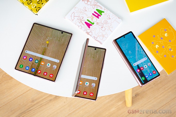 Galaxy Z Fold2 Thom Browne edition tops 230,000 registrations in