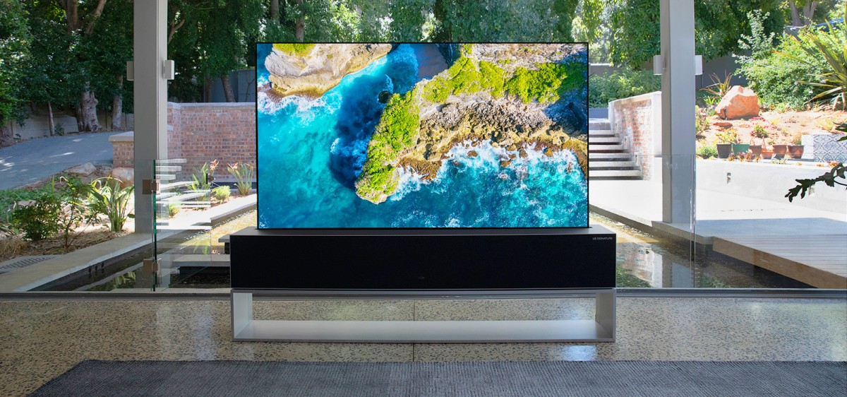 LG Signature OLED R, the 65