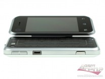 The illuminated USB port was a neat way to show the state of charge