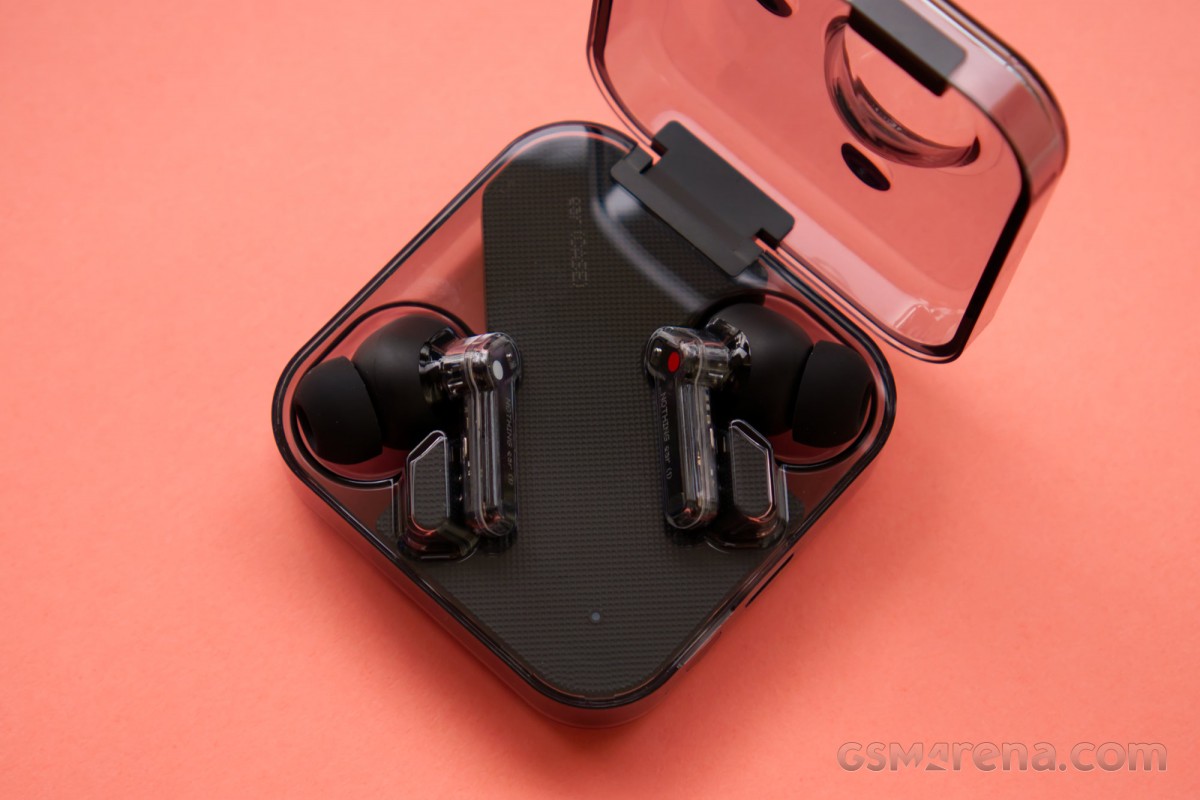 OnePlus Buds Z2 vs Nothing ear (1)