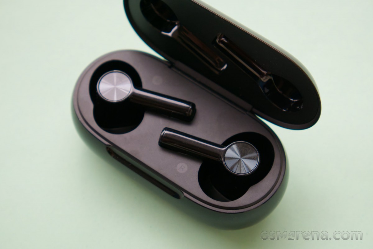 OnePlus Buds Z2 vs Nothing ear (1)