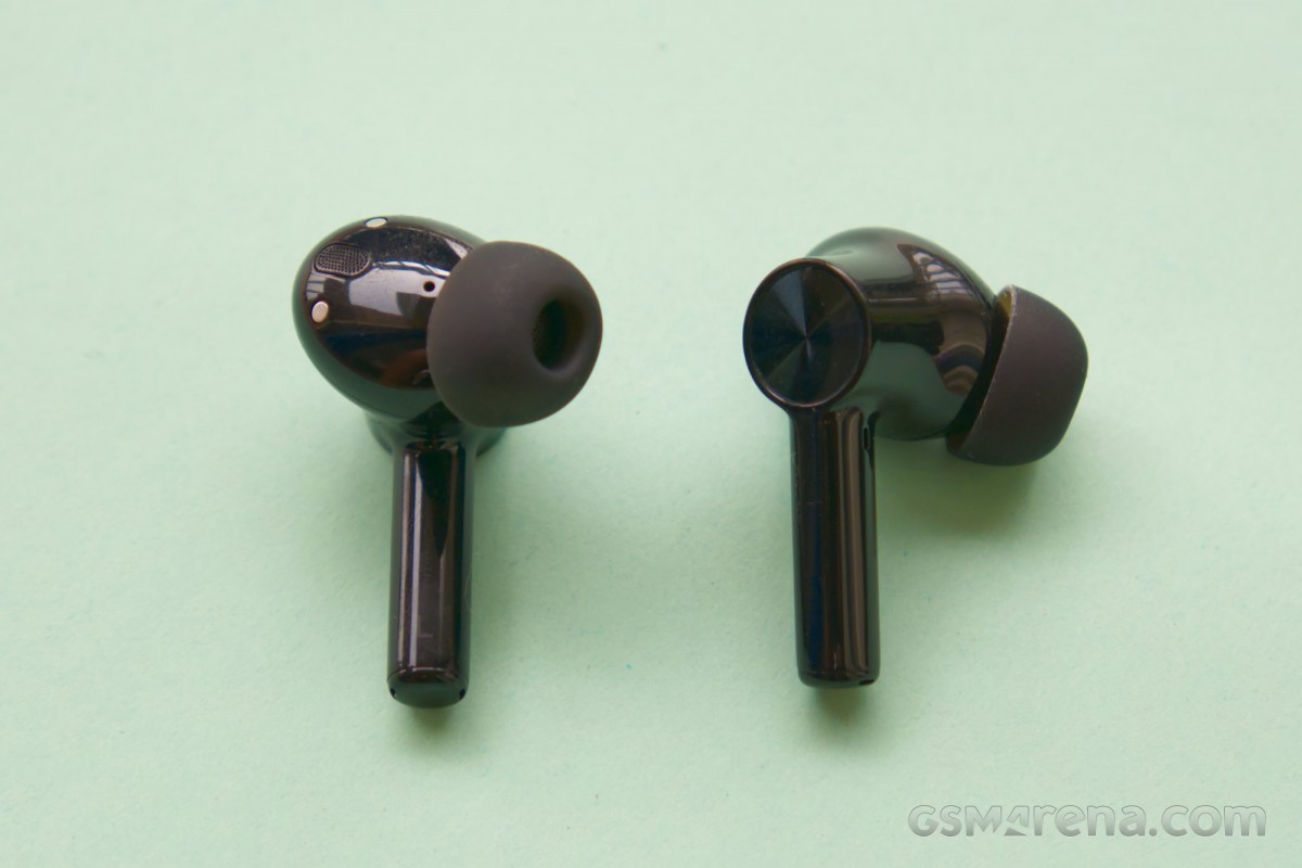 OnePlus Buds Z2 vs Nothing ear (1)