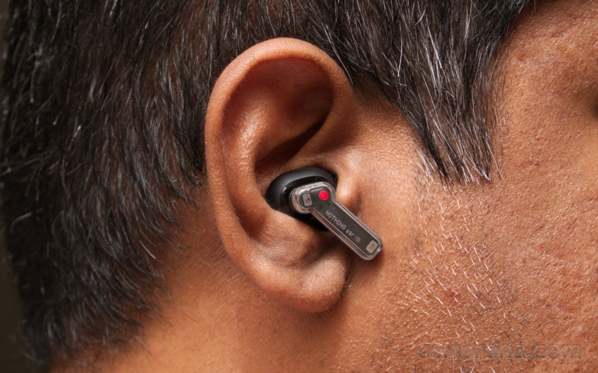 OnePlus Buds Z2 vs Nothing ear (1)