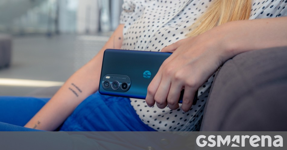 Motorola edge 30 pro 8GB/128GB【電源コネクタ不良】 20220518124439_940_.jpg