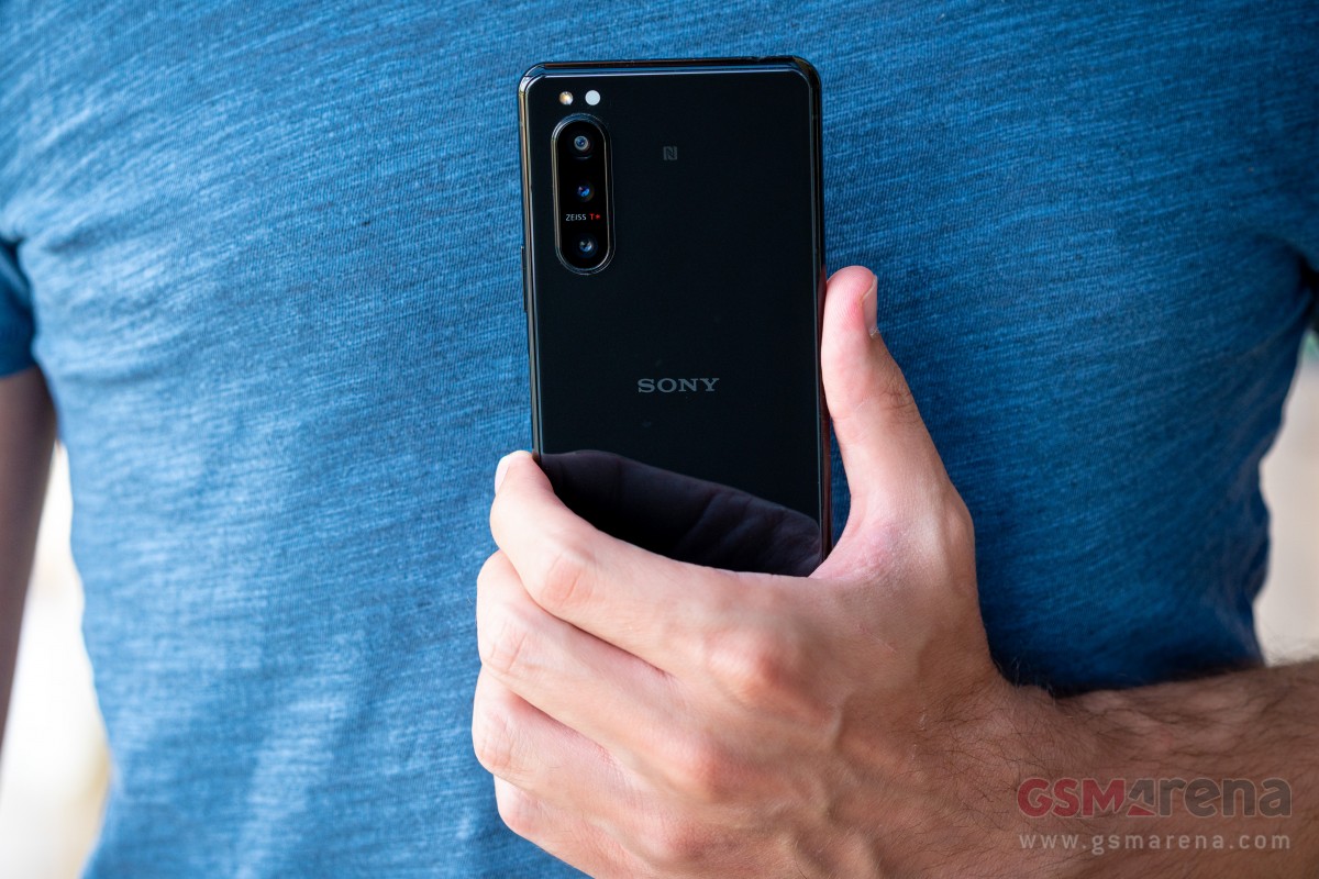Sony Xperia 5 II gets stable Android 12 update - GSMArena.com news