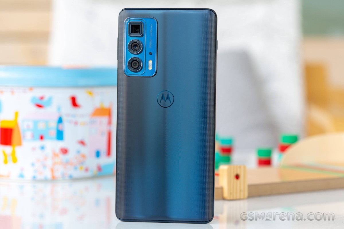 Motorola Edge 20 Pro is now starting to receive the update to