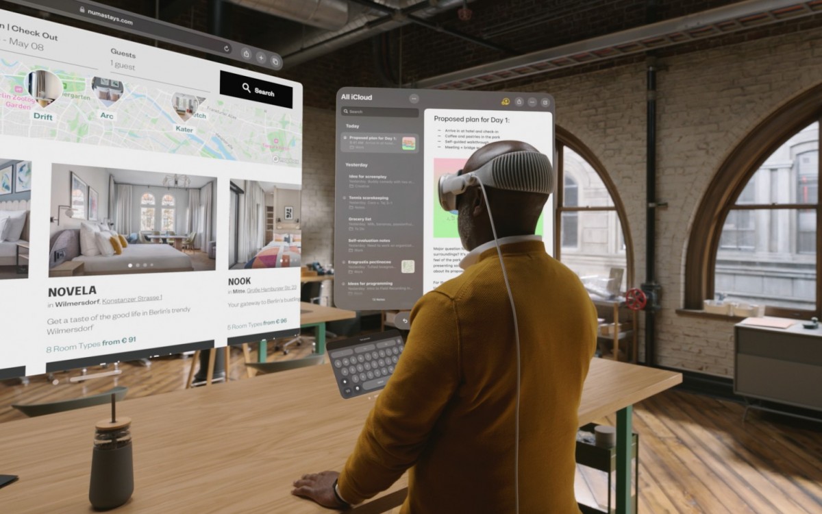 Apple is having trouble resolving the weight and lens issues with Vision Pro