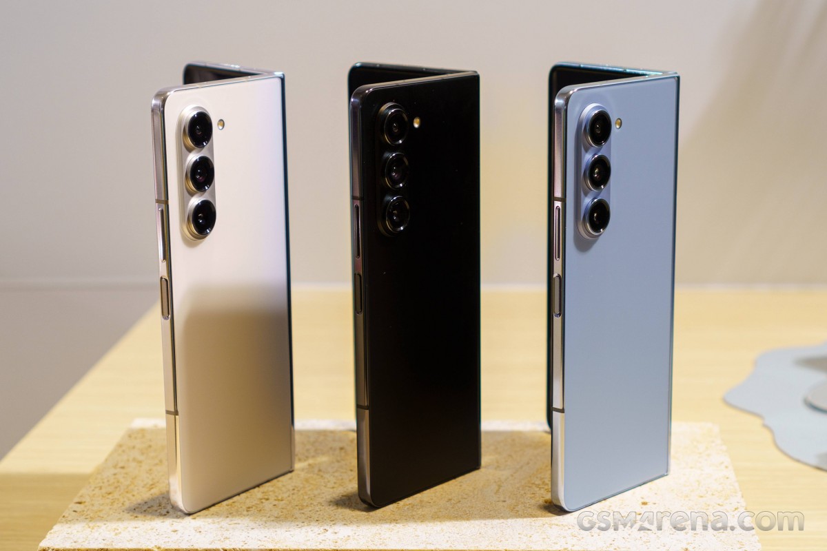 Samsung boss says dustproofing foldables is hard but they're still working on it