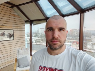 Selfies - f/2.0, ISO 183, 1/100s - Honor X7b Hands On review