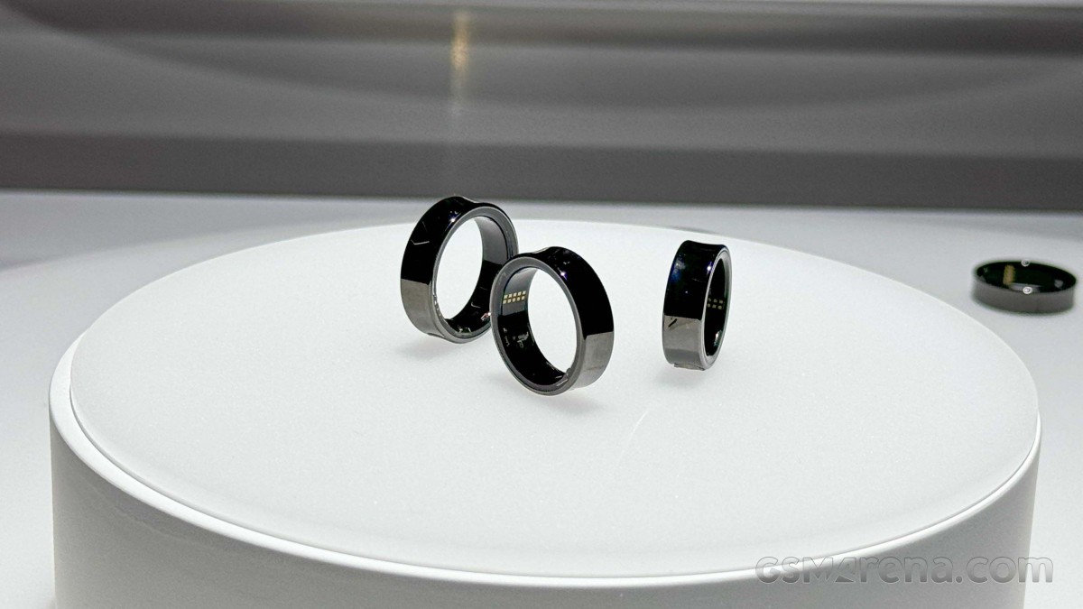 Galaxy Ring in Ceramic Black
