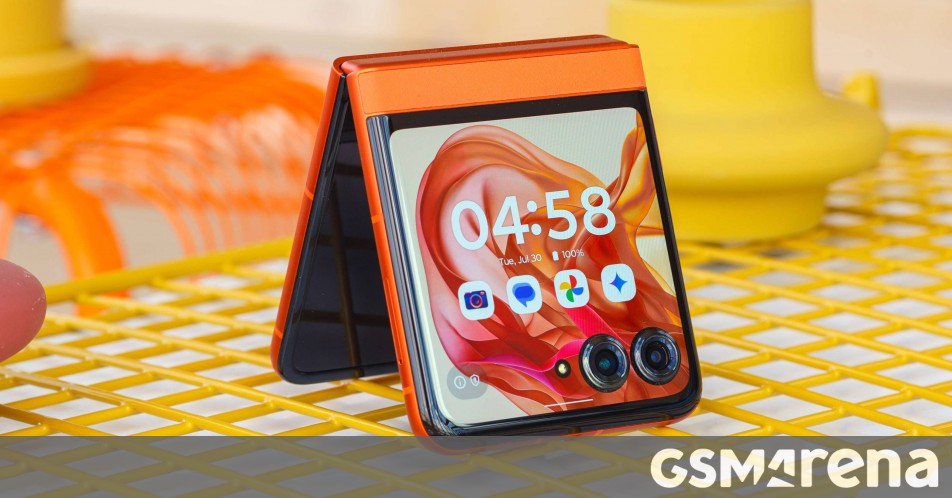 Motorola Razr 50 in for review - GSMArena.com news