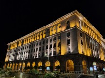 Reno12: 1x - f/1.8, ISO 2000, 1/25s - Oppo Reno12 Pro vs. Reno12