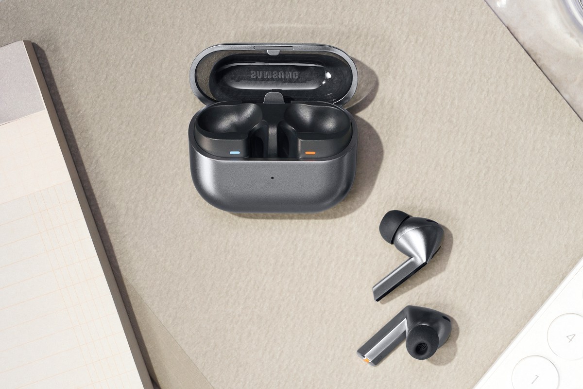 Samsung Galaxy Buds3 and Buds3 Pro launch with blades, improved