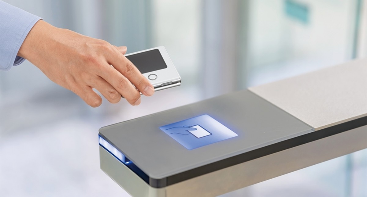 nubia Flip 2 arrives with bigger cover screen - GSMArena.com news