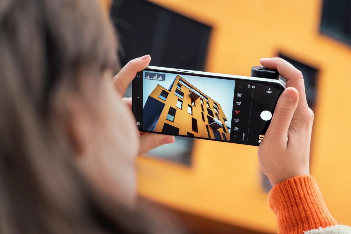Leica launches an expensive iPhone camera grip - GSMArena.com news