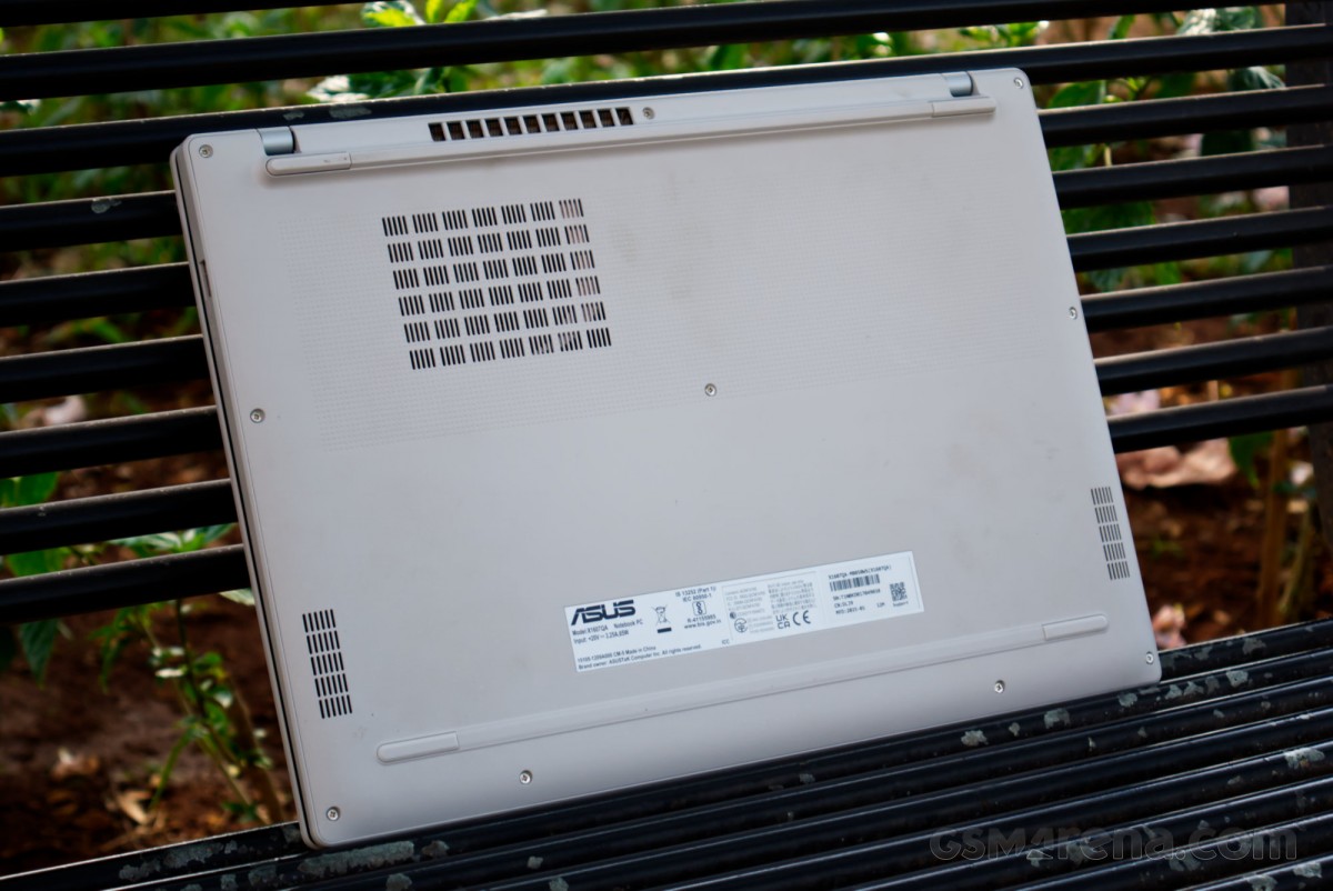 Asus Vivobook 16 X1607QA (Snapdragon X) review