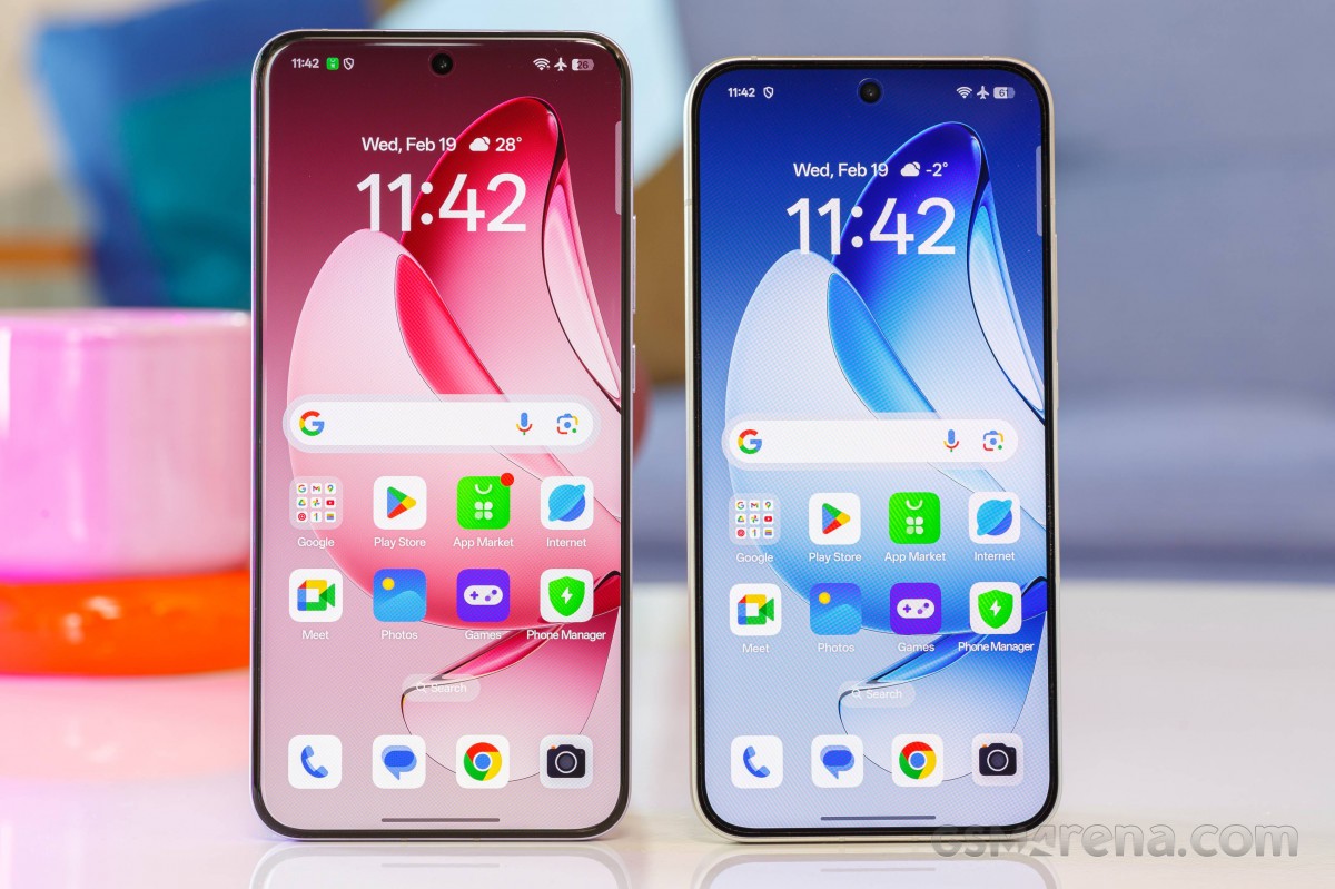 Oppo Reno13 Pro (left) and Oppo Reno13 (right)