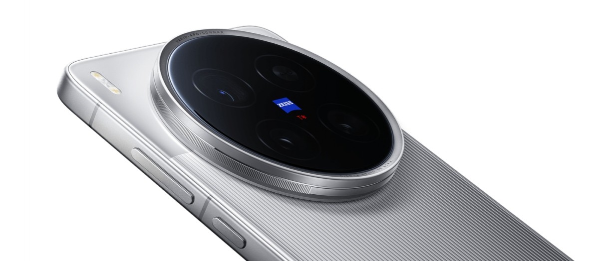 vivo X200 Ultra debuts with an add-on lens, X200s tags along with