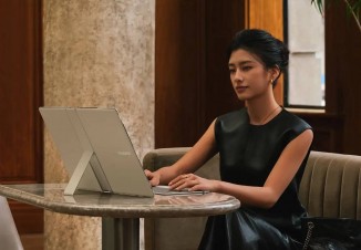 Huawei MateBook Fold Ultimate with the wireless keyboard