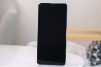 The Realme GT7 has a red-accented power button