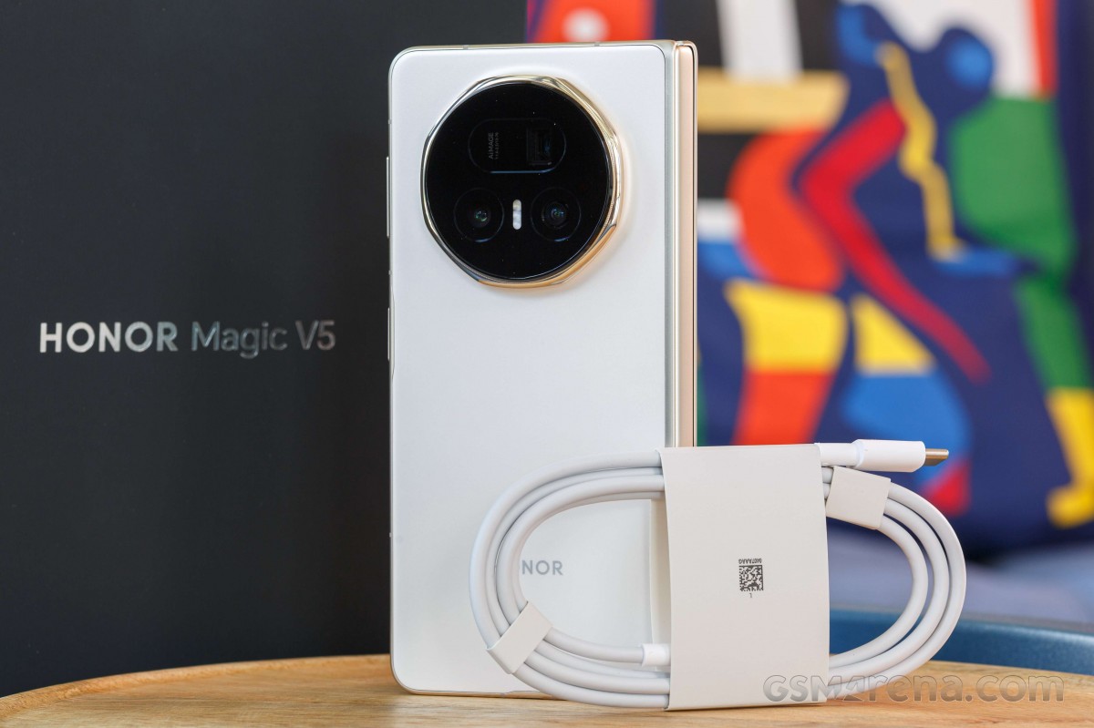 Honor Magic V5 unboxing and hands-on - GSMArena.com news
