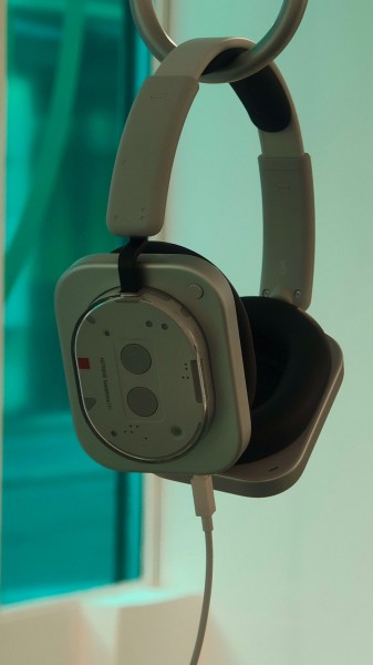 Nothing Headphone (1) leaks in set of live images - GSMArena.com news
