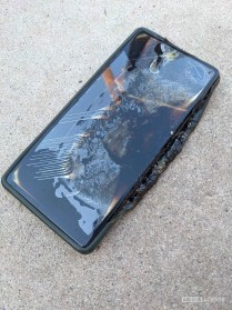 Burnt Pixel 6a unit (images: AndroidAuthority)