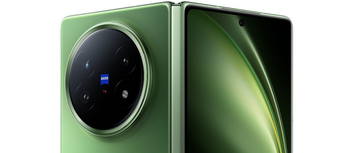 Triple 50MP Zeiss cameras on the back of the vivo X Fold5