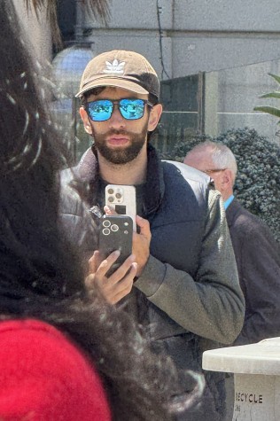 iPhone 16 Pro (top) and alleged iPhone 17 Pro (bottom)