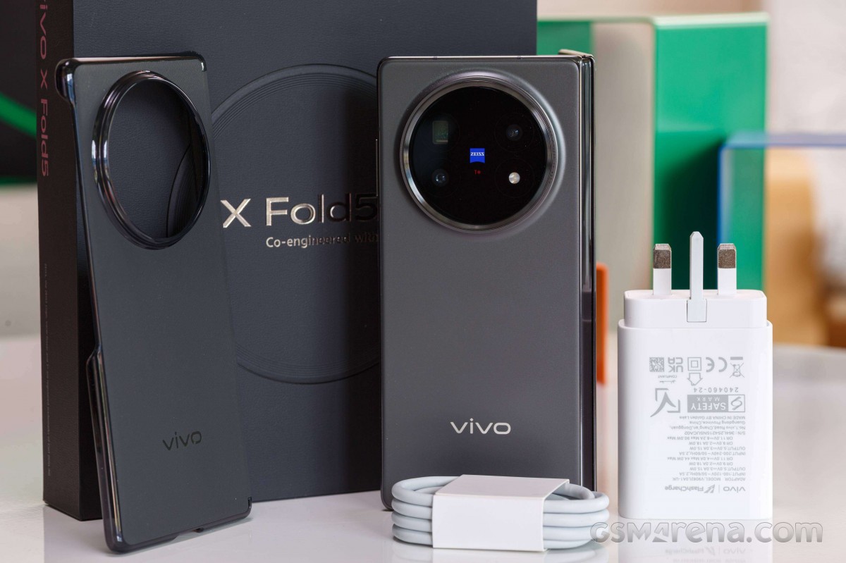 vivo X Fold5 in for review