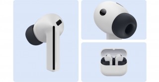Galaxy Buds3 FE in black and gray
