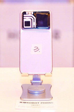 Honor Robot Phone's different colors and material finishes