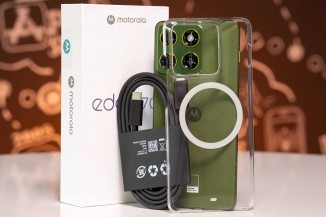 Unboxing - USB-C cable and a MagSafe-ready case