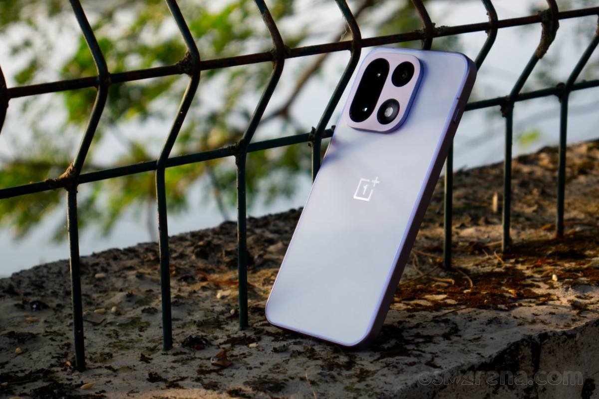 OnePlus 15 in for review