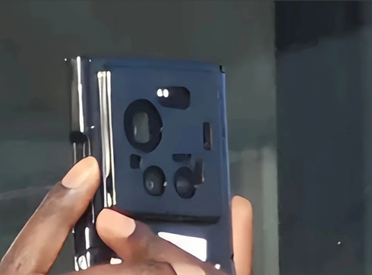 Spy shots reveal Xiaomi 17 Ultra’s rear cameras through protective case