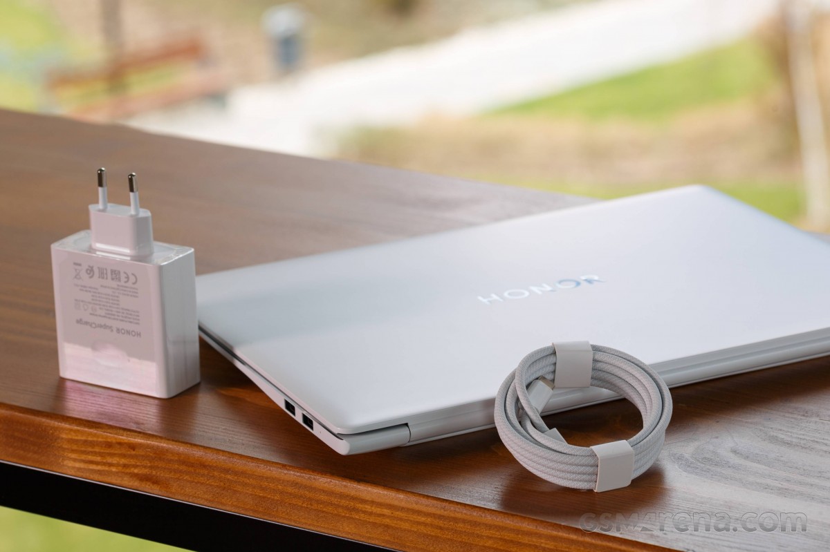 Honor MagicBook Pro 14 kutu içeriği