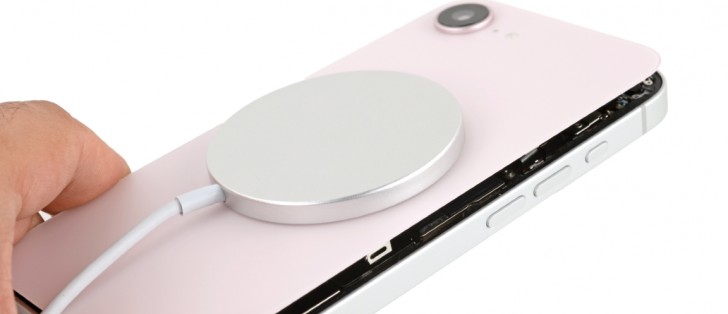 iPhone 17e söküm işlemi