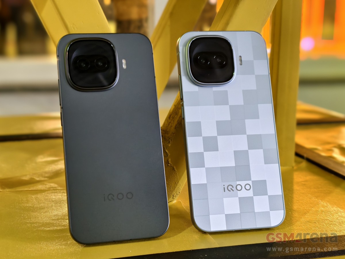 iQOO 15R Triumph Silver