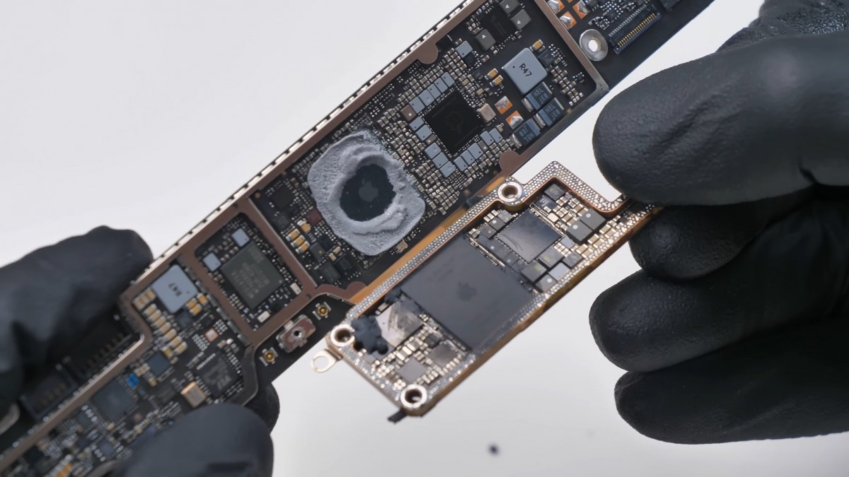 MacBook Neo anakartı