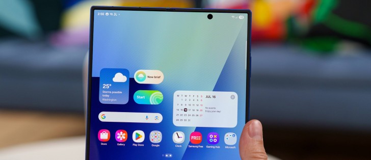 Samsung geniş katlanabilir telefon tasarımı
