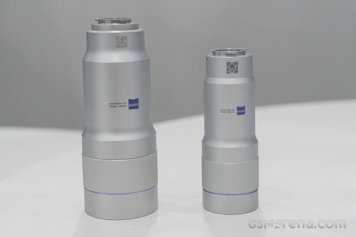 vivo X300 Ultra 400mm and 200mm teleconverter lenses, video cage