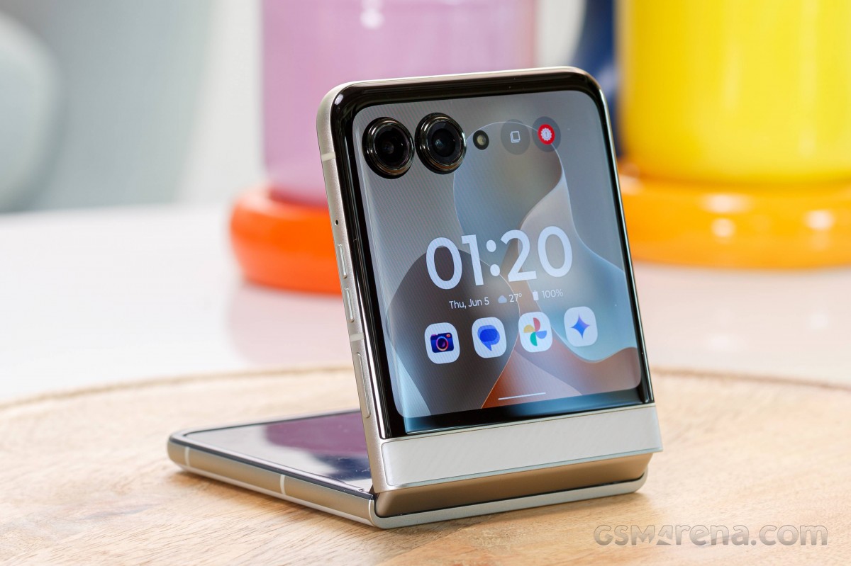 Motorola Razr 70 ekran ve tasarım