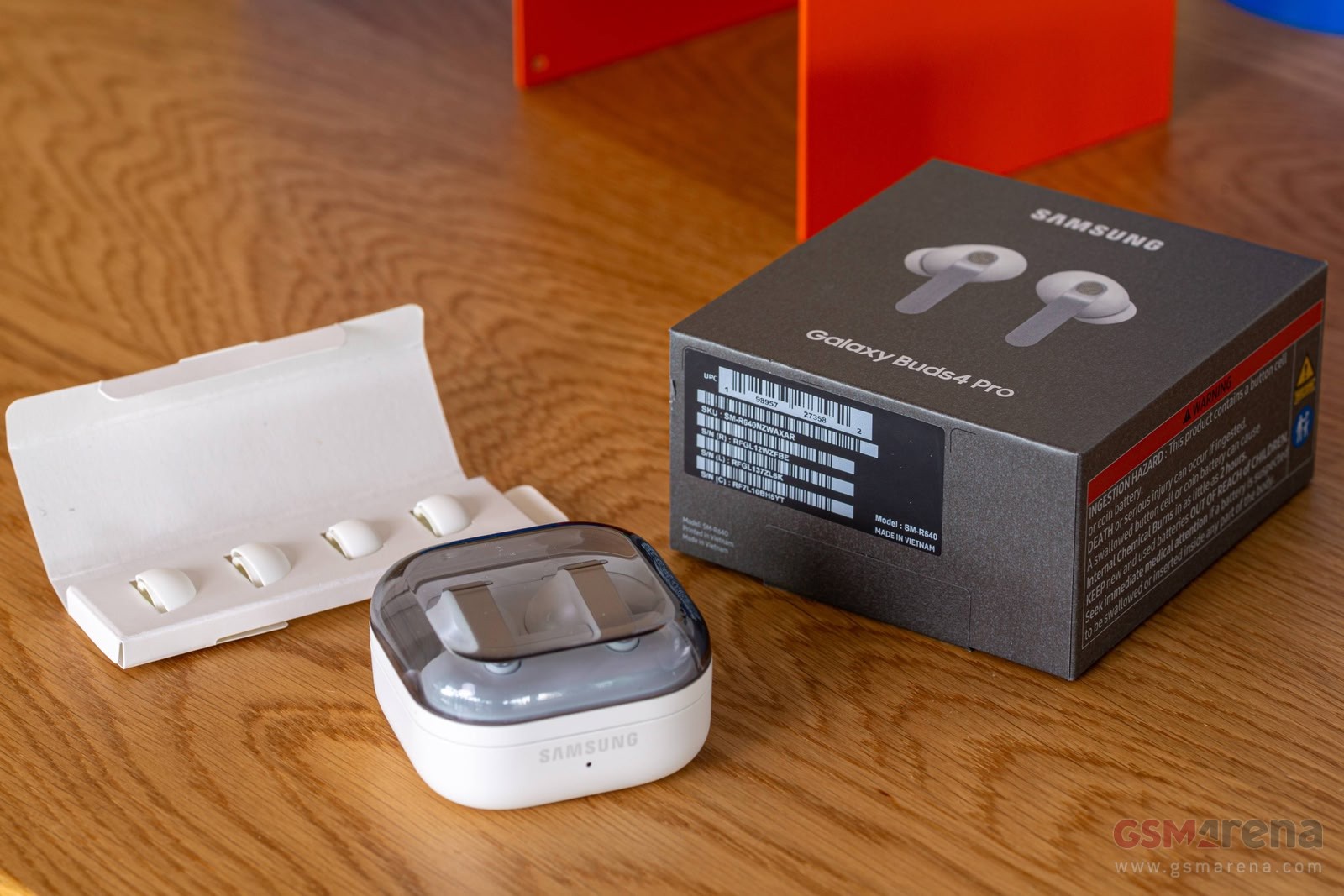 Samsung Galaxy Buds4 Pro kutu içeriği