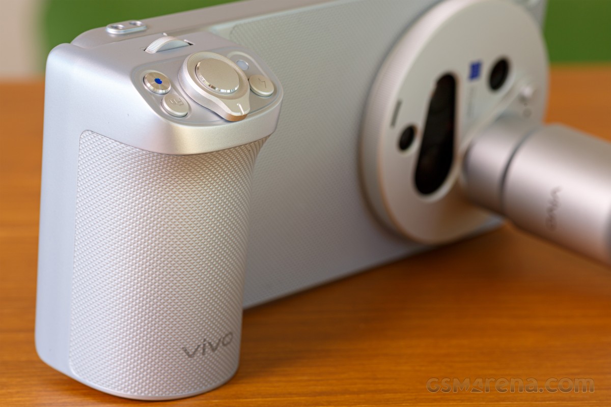 Unboxing the vivo X300 Ultra Photography kit - GSMArena.com news