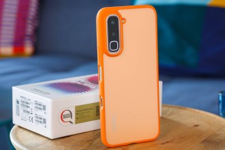 Infinix Hot 70 kılıf ve şarj cihazı