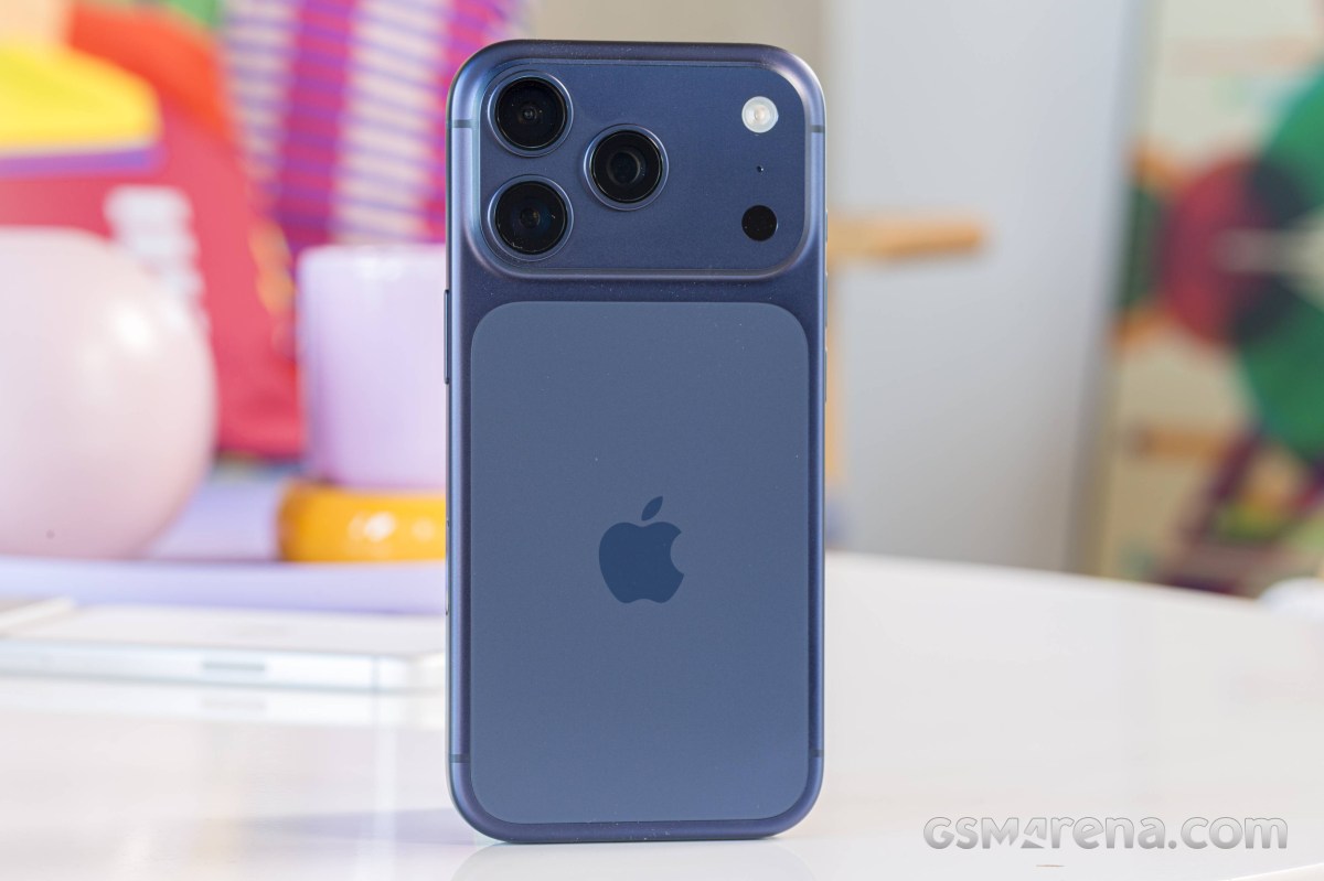 iPhone Pro 2027 tasarımı