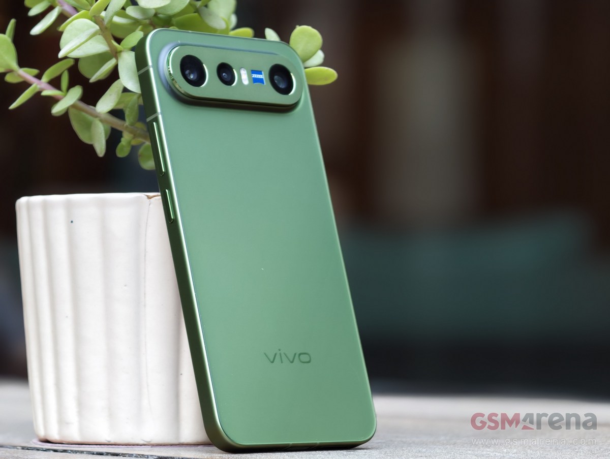 vivo X300 FE グリーン 12/512 インド向けグローバル版 vivo X300 FE India-exclusive Urban Olive hands-on - GSMArena.com news