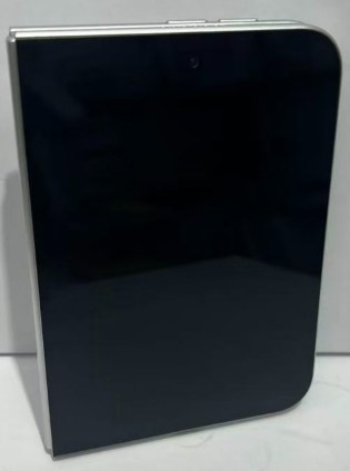 iPhone Ultra maket ünitesi
