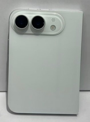 iPhone Ultra katlanmış hali